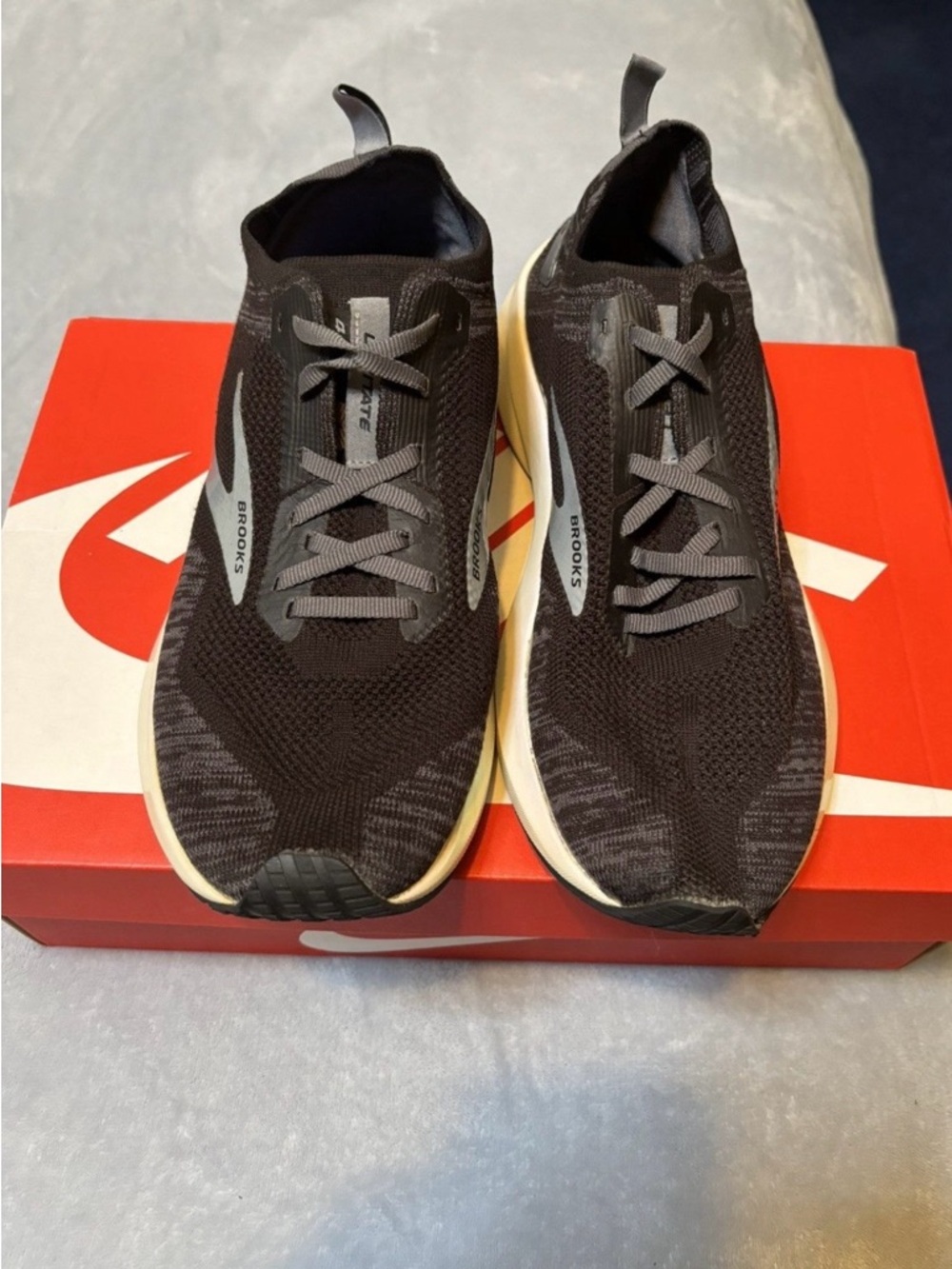 Brooks Levitate 4 Black White Size 9.5
